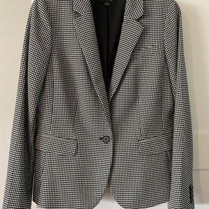 Ann Taylor Blazer/suit jacket, size 8 black and white hounds tooth. Like new.